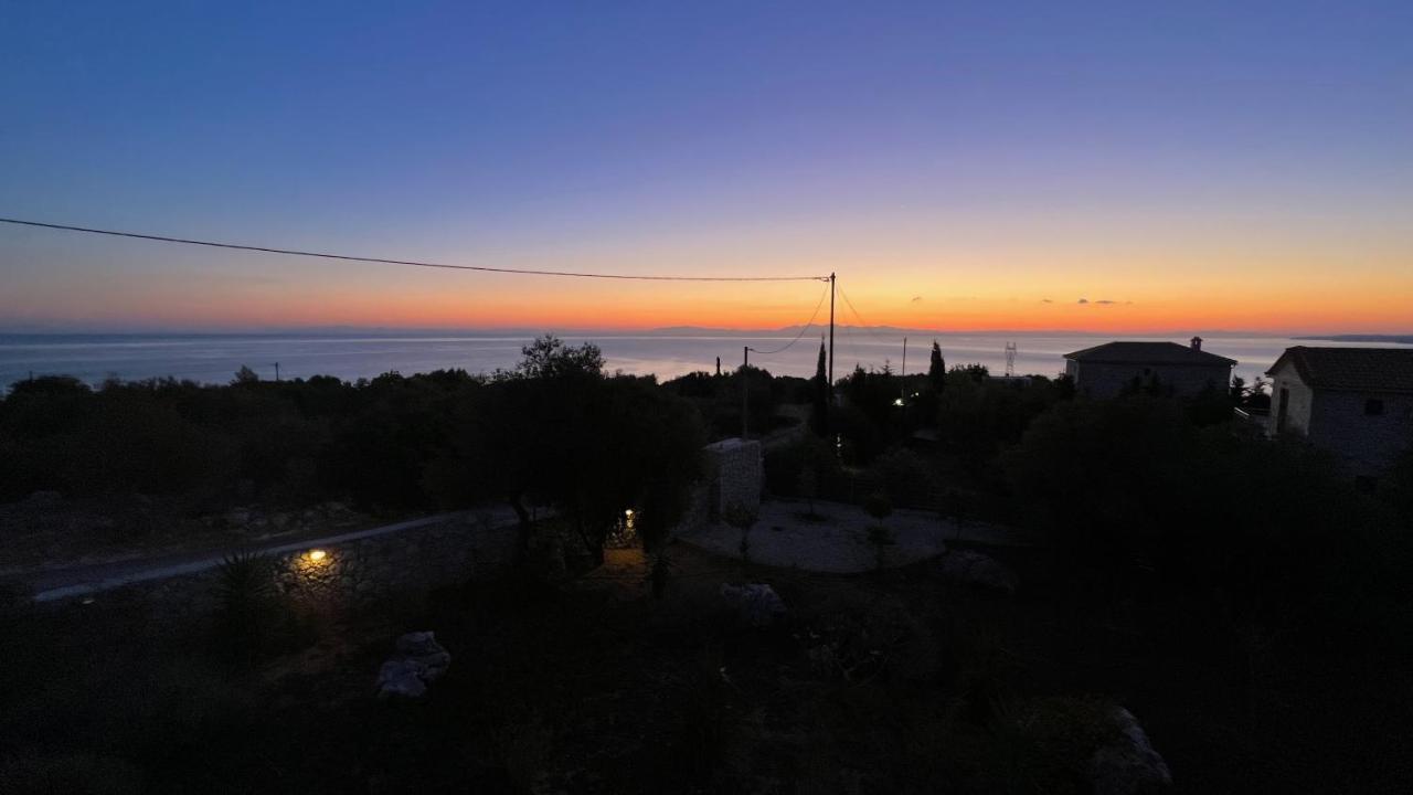Luxurious Villa At A Unique Spot Agios Nikolaos  Bagian luar foto