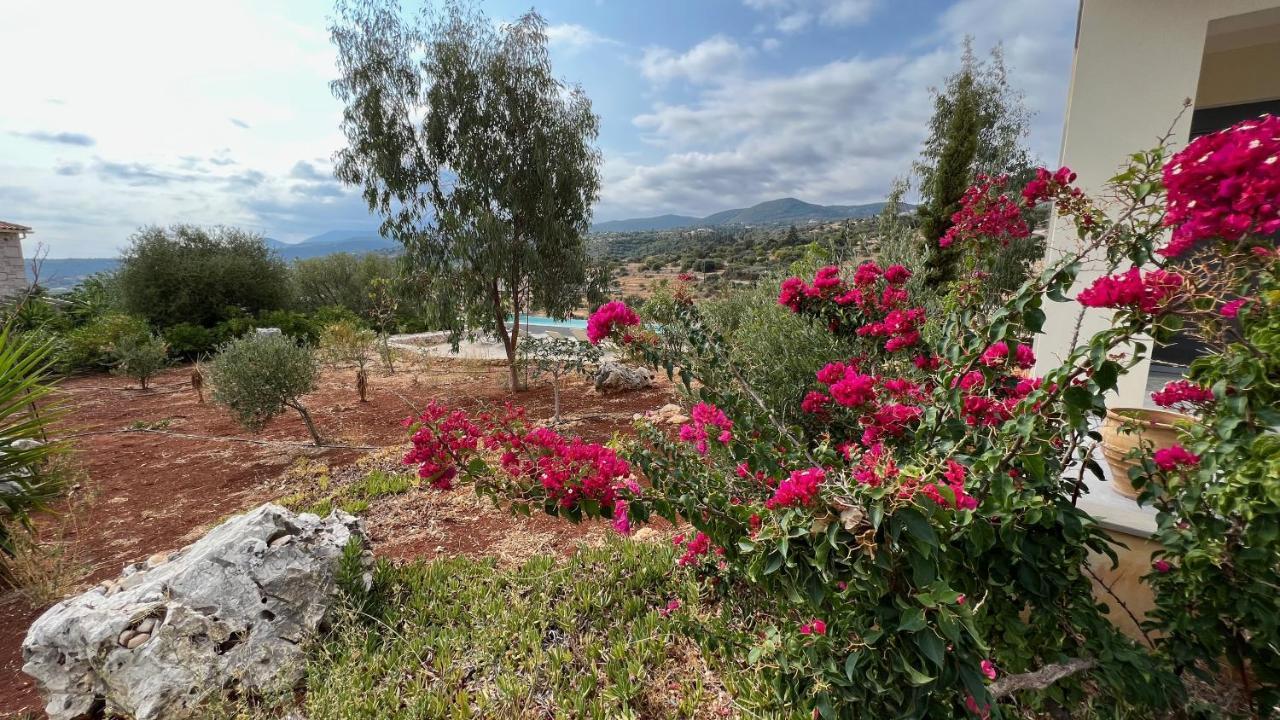 Luxurious Villa At A Unique Spot Agios Nikolaos  Bagian luar foto